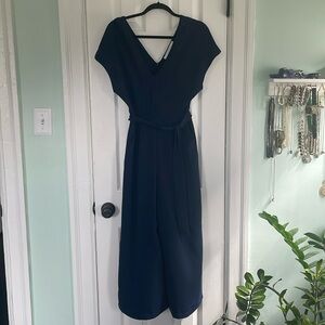 Navy wide leg jumpsuit with pockets!